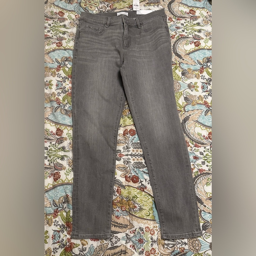 NWT Loft gray jeans - The Skinny Mid Rise - size 29/8. Regular Inseam